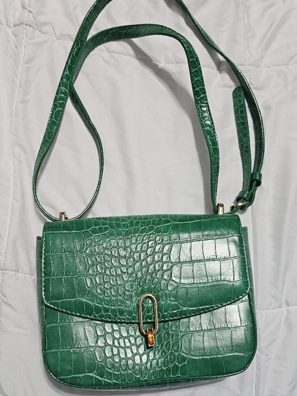 Title: A New Day Green Croc-Embossed Crossbody Purse